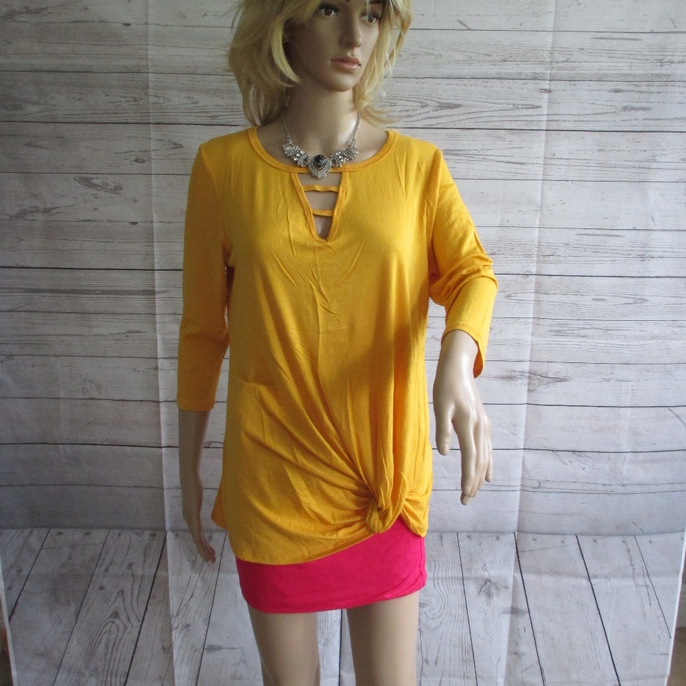 NWT - ECLA gold stretchy knit top - sz S